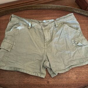 Brandy Melville green cargo shorts